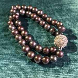 Black pearl bracelet w/ magnetic rhinestone clasp